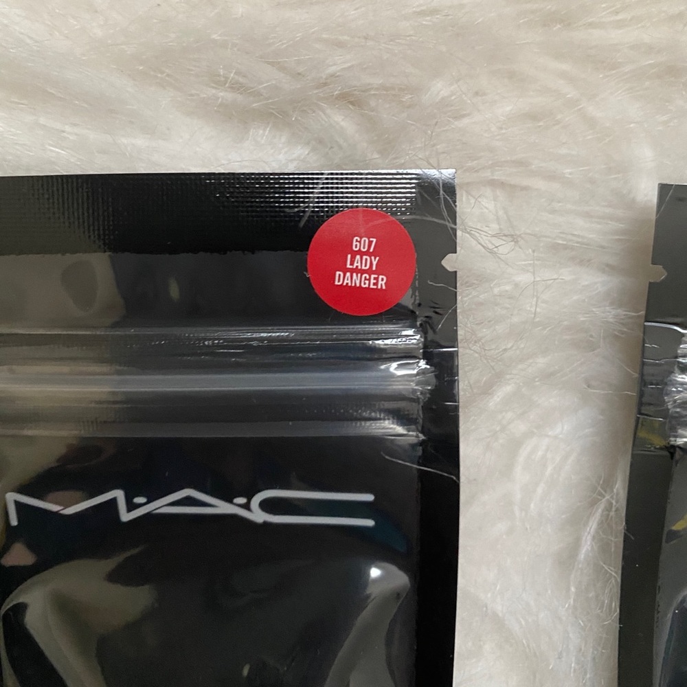 MAC mini lipstick 3 lipstick lot sealed - Picture 3 of 6